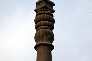 New Delhi Iron Pillar-close up